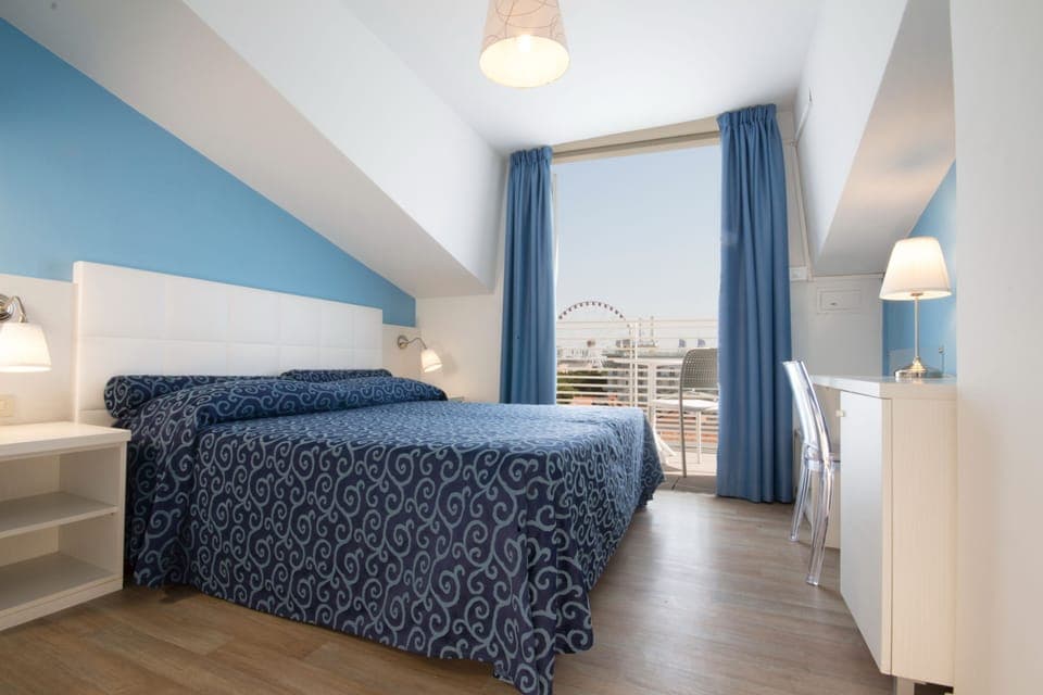 Economy Double Room | Minibar, in-room safe, desk, blackout drapes