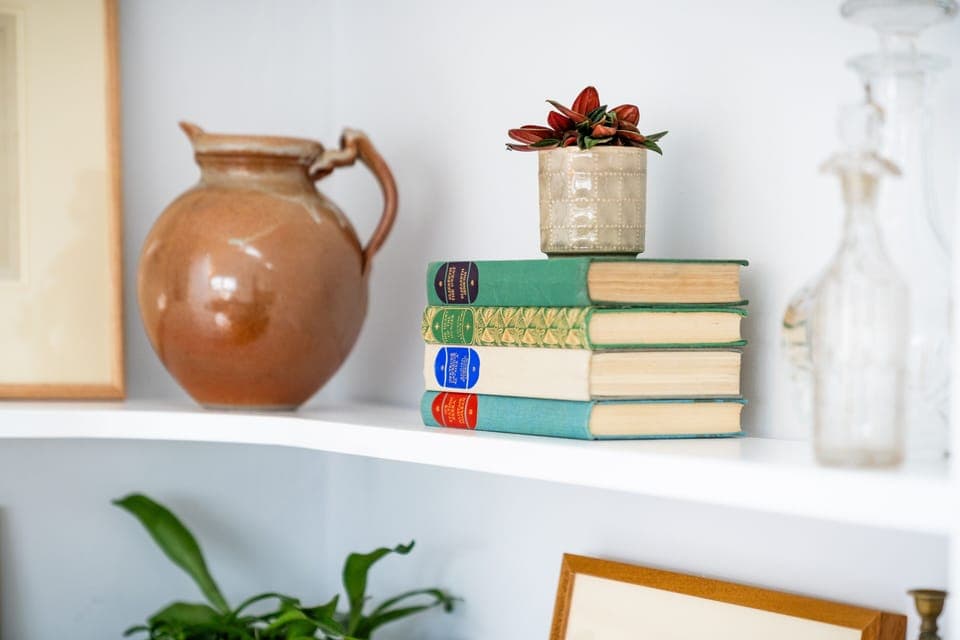 Deluxe Suite | Living area | Flat-screen TV