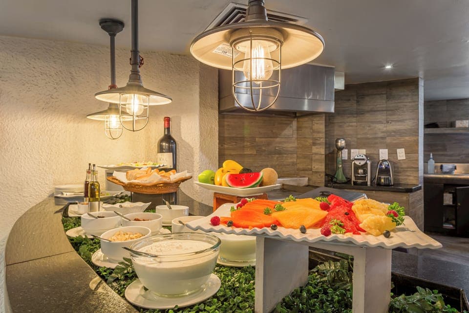 Lunch and dinner served