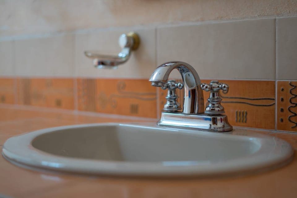 House | Bathroom sink