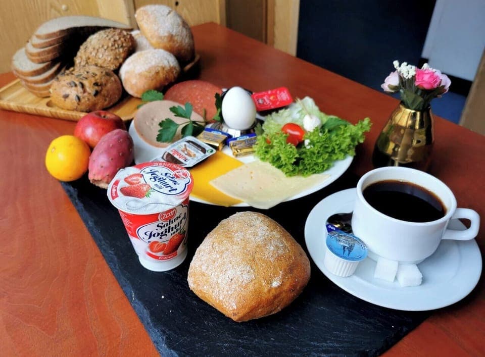 Daily full breakfast (EUR 12.99 per person)