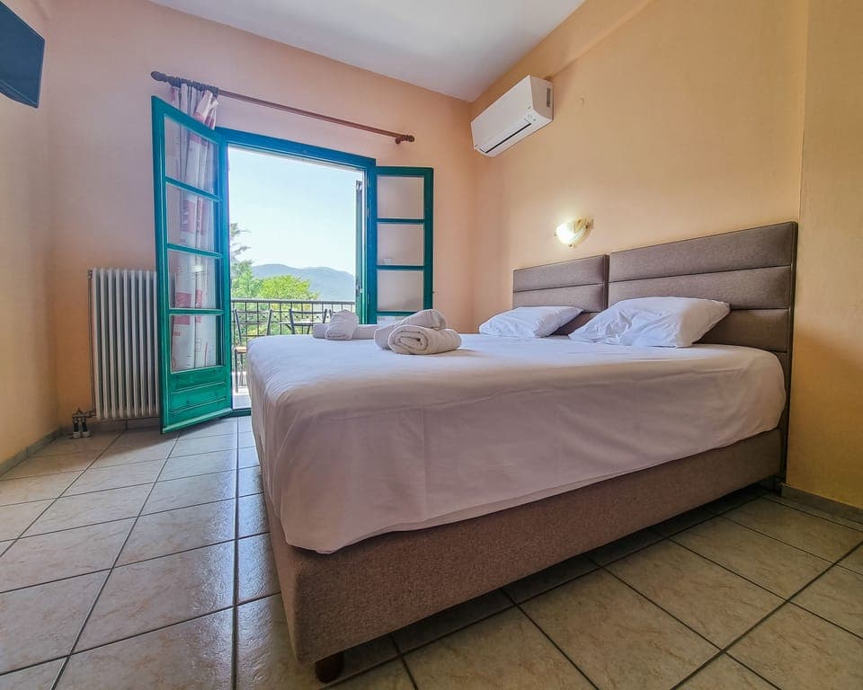 Egyptian cotton sheets, premium bedding, down comforters, soundproofing