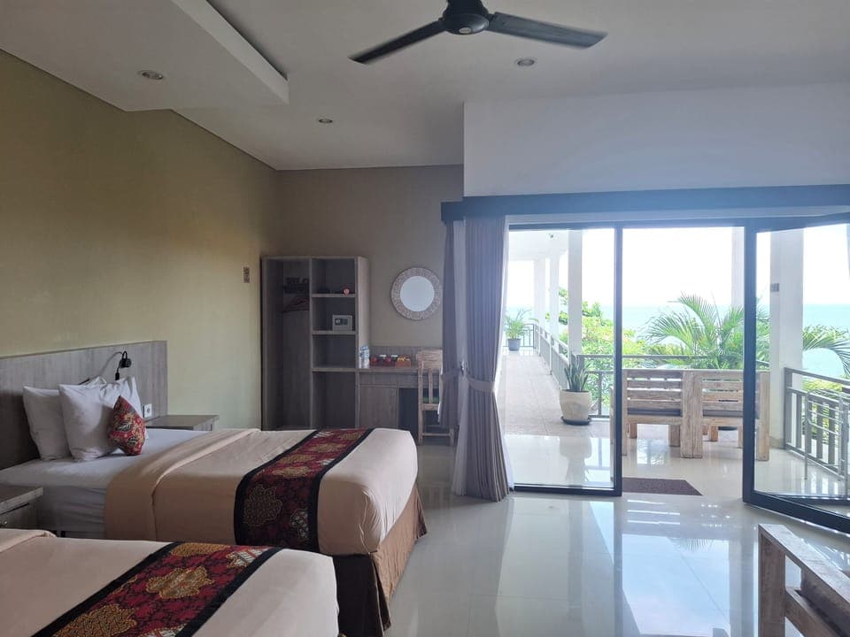 Suite Family Seaview room | Minibar, individually decorated, individually furnished, free WiFi