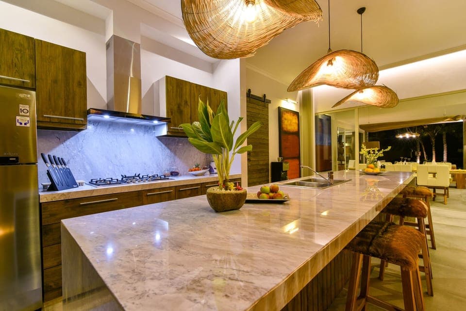 Full-size fridge, microwave, stovetop, toaster