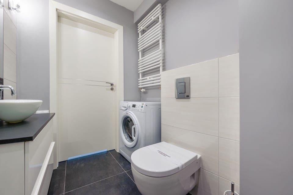 Studio (15) | Laptop workspace, iron/ironing board