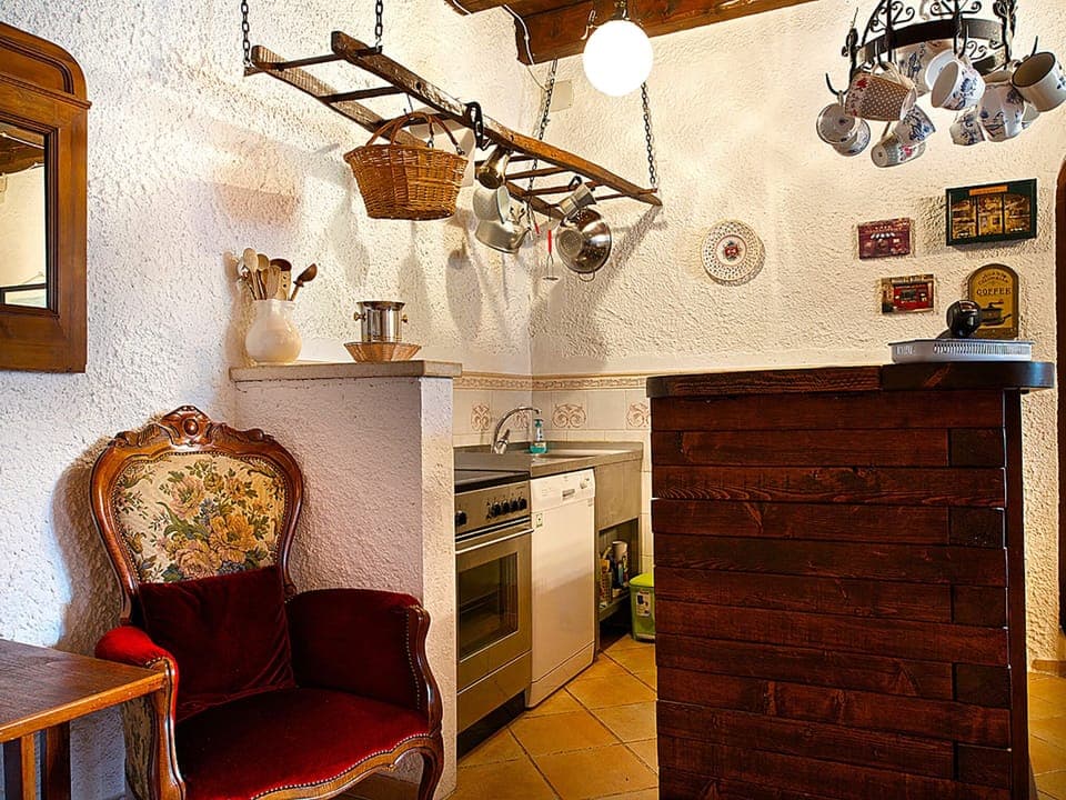 Cottage | Private kitchen | Stovetop, electric kettle, highchair, cookware/dishes/utensils