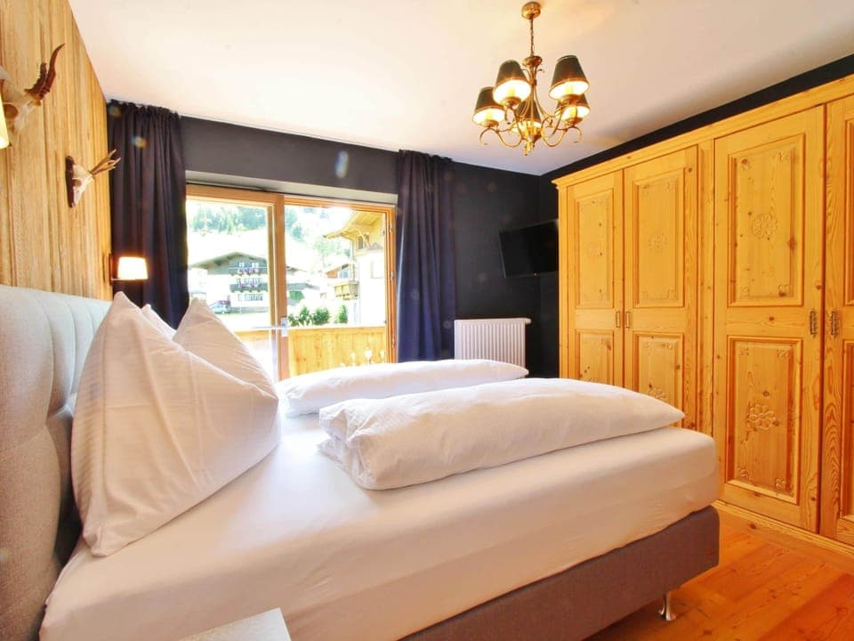 Chalet | 4 bedrooms, individually furnished, bed sheets