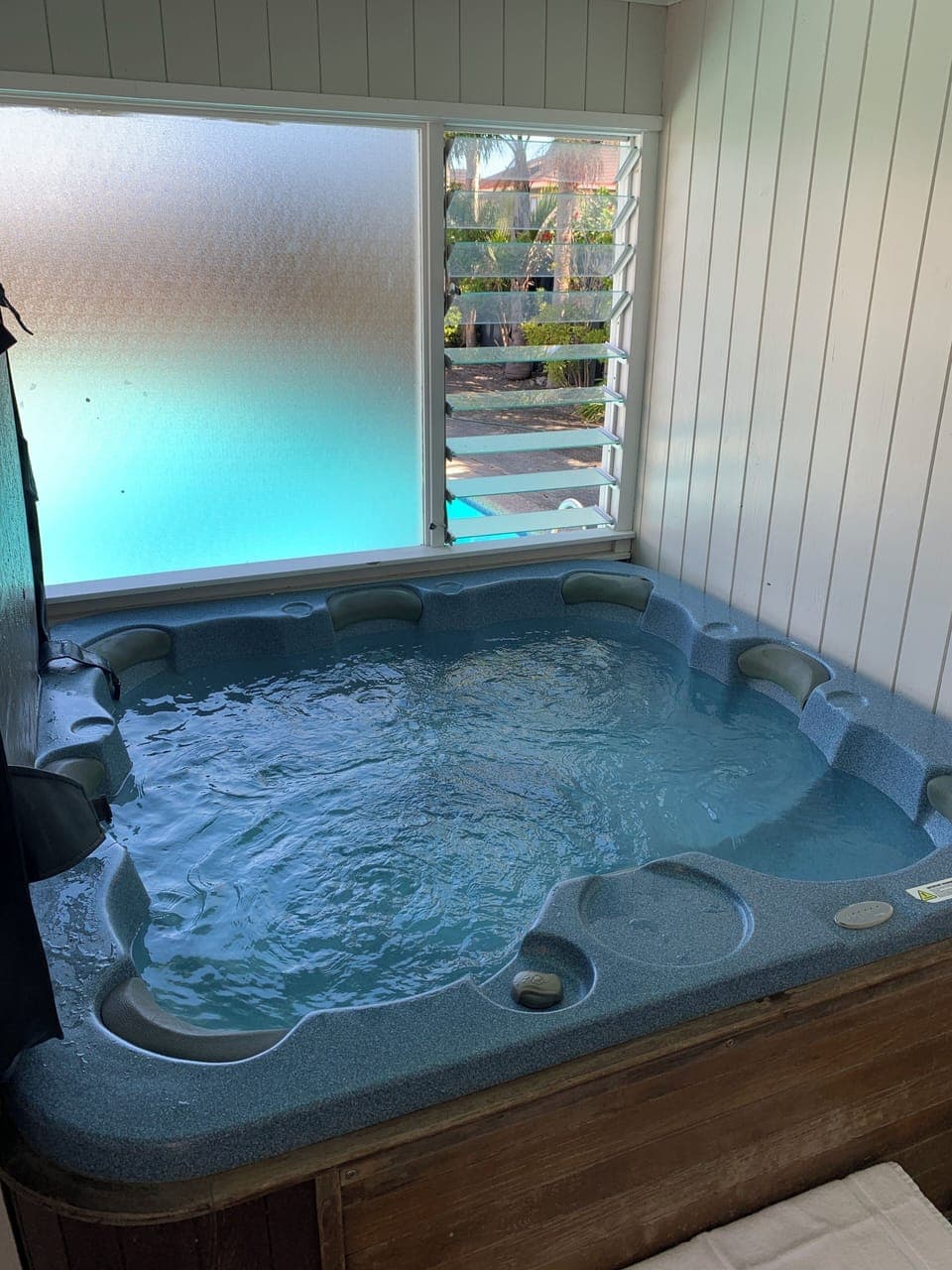 Indoor spa tub