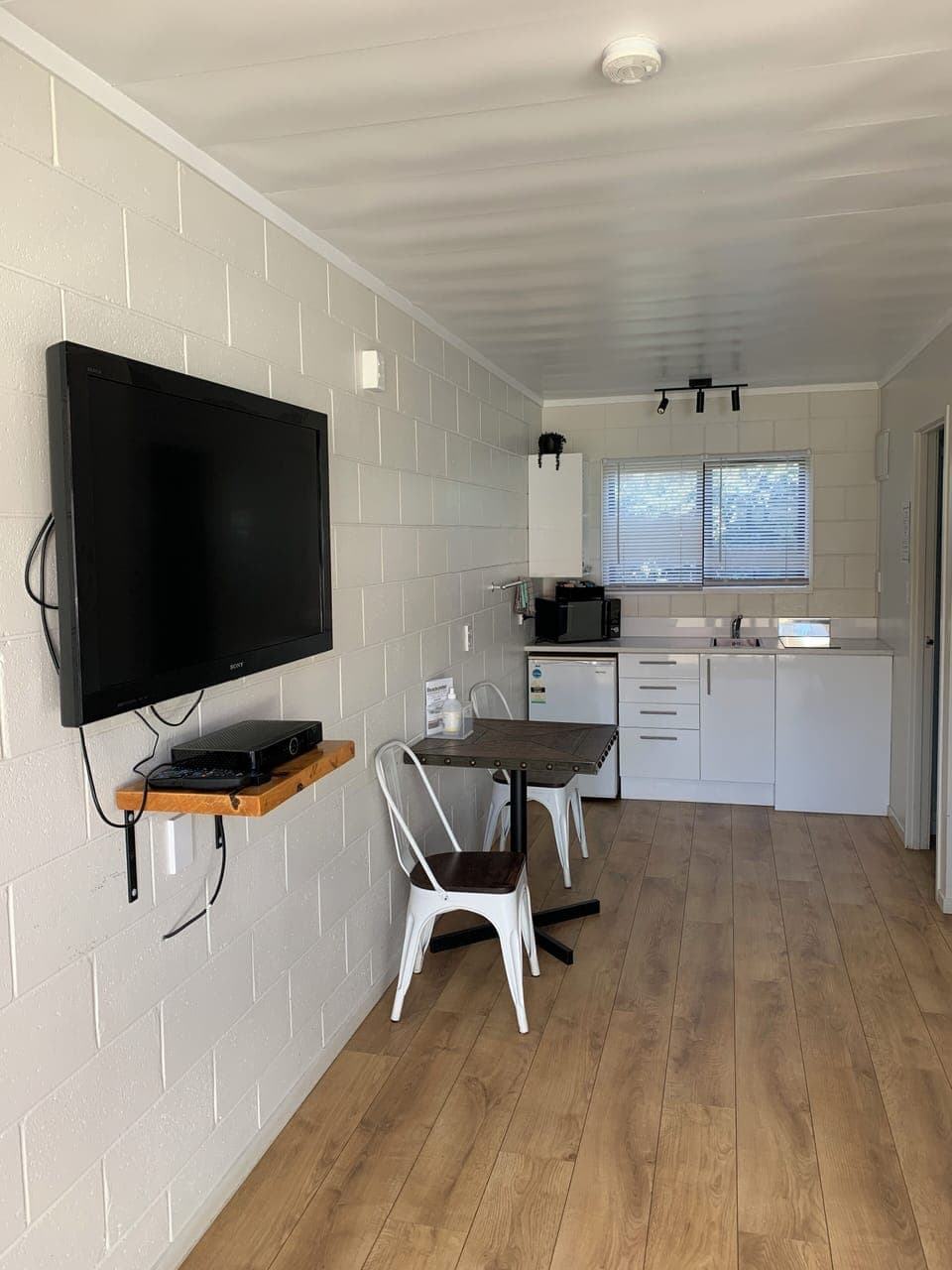 Deluxe Queen Room | In-room dining