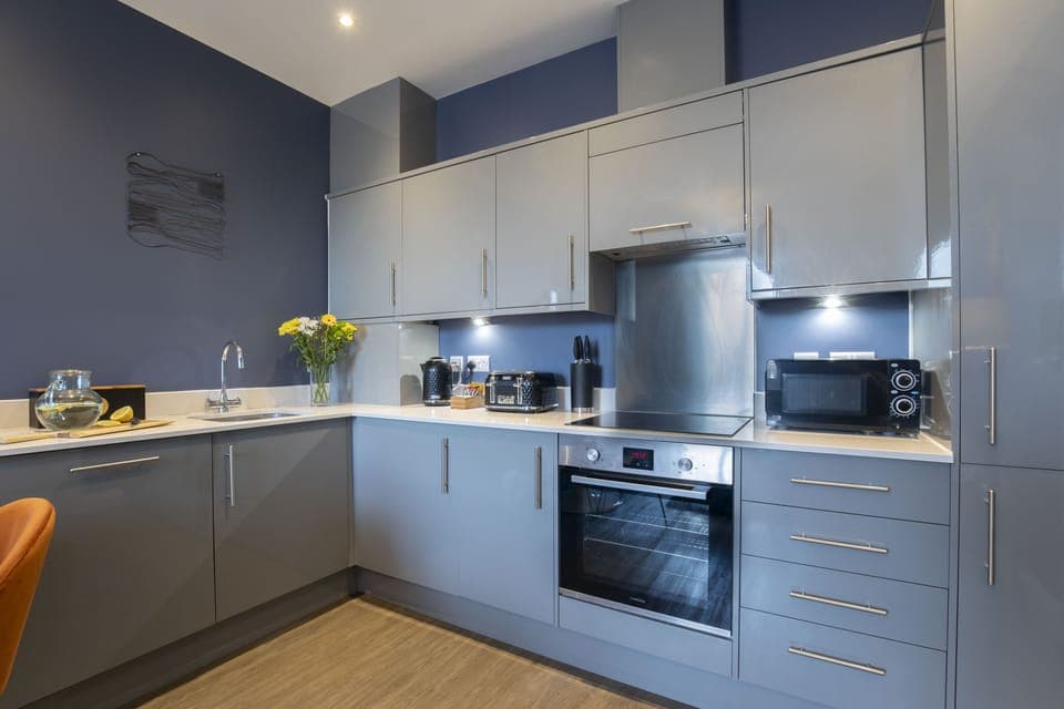 Apartment, 2 Bedrooms | Private kitchen | Fridge, microwave, oven, stovetop