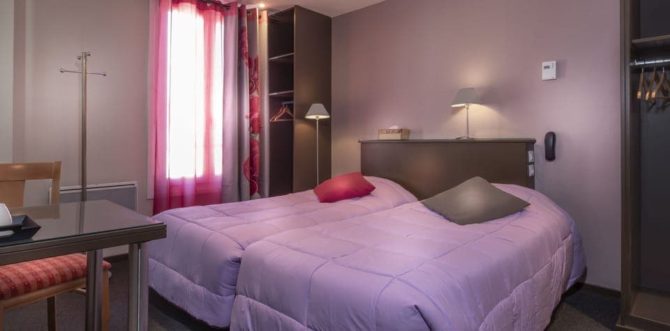 Standard Twin Room | Desk, soundproofing, cribs/infant beds, free WiFi