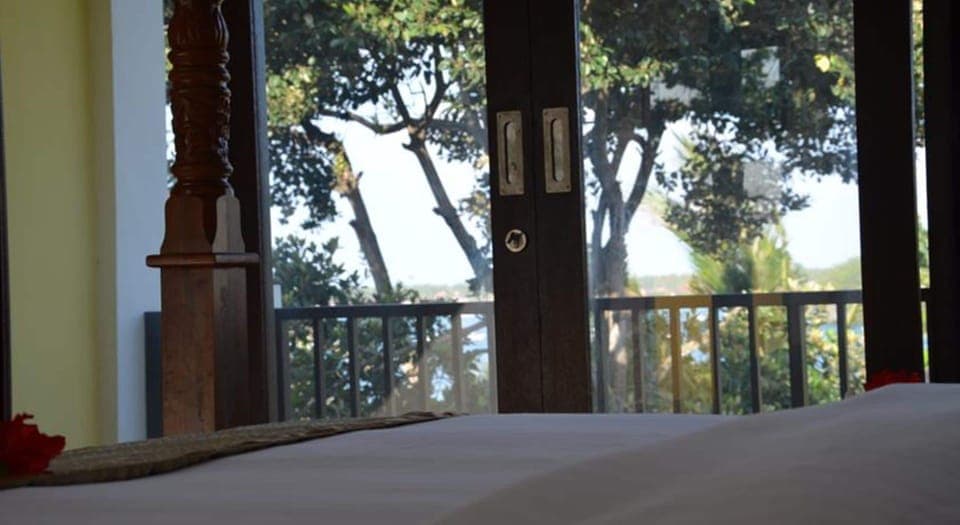 Premium bedding, in-room safe, desk, rollaway beds