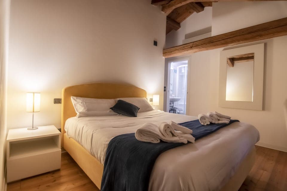 Double Room | Desk, cribs/infant beds, free WiFi, bed sheets