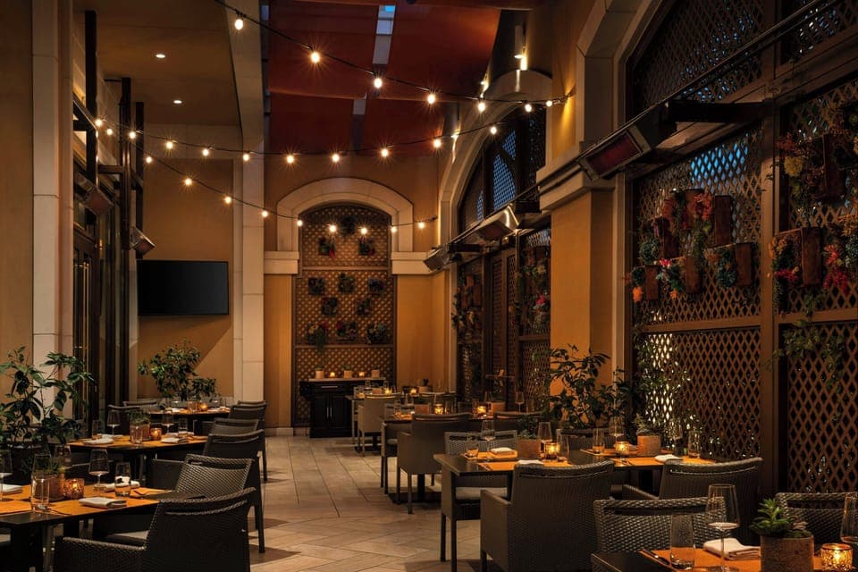 4 restaurants, breakfast served