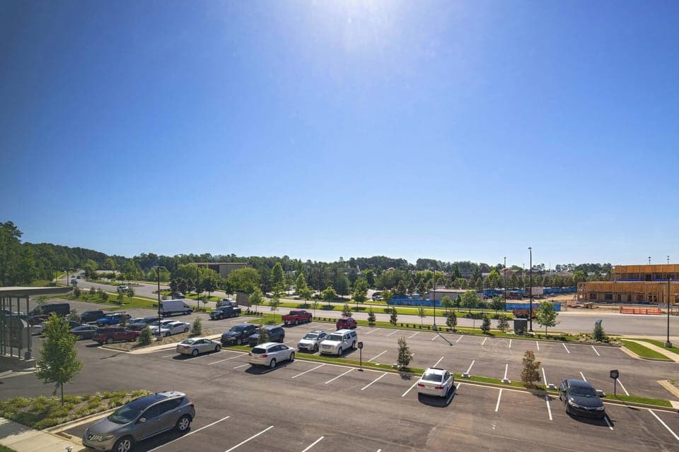Desk, laptop workspace, soundproofing, free WiFi