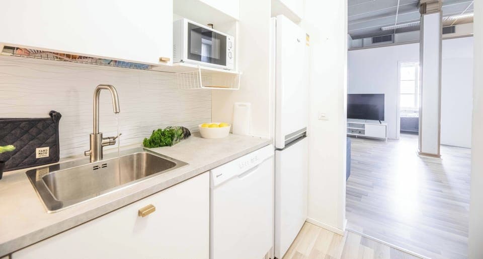 City Apartment, 3 Bedrooms | Private kitchen | Shared fridge, microwave, coffee/tea maker, electric kettle