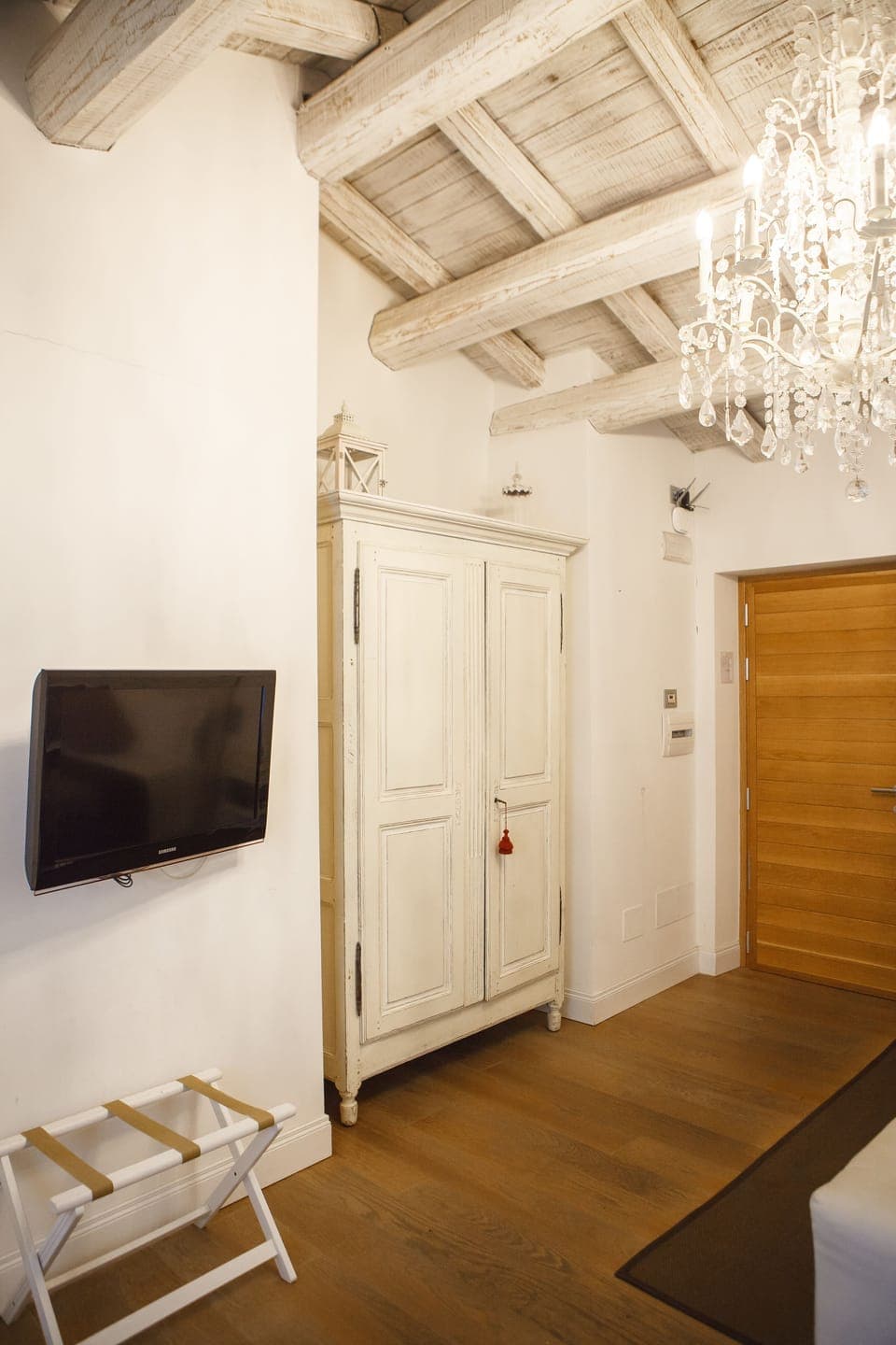 Suite | In-room safe, soundproofing, cribs/infant beds, rollaway beds