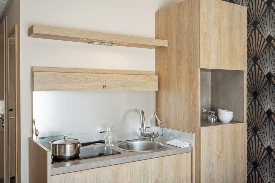 Standard Studio, 1 King Bed, Non Smoking (Twin bed on request) | Private kitchenette | Fridge, microwave, stovetop, coffee/tea maker