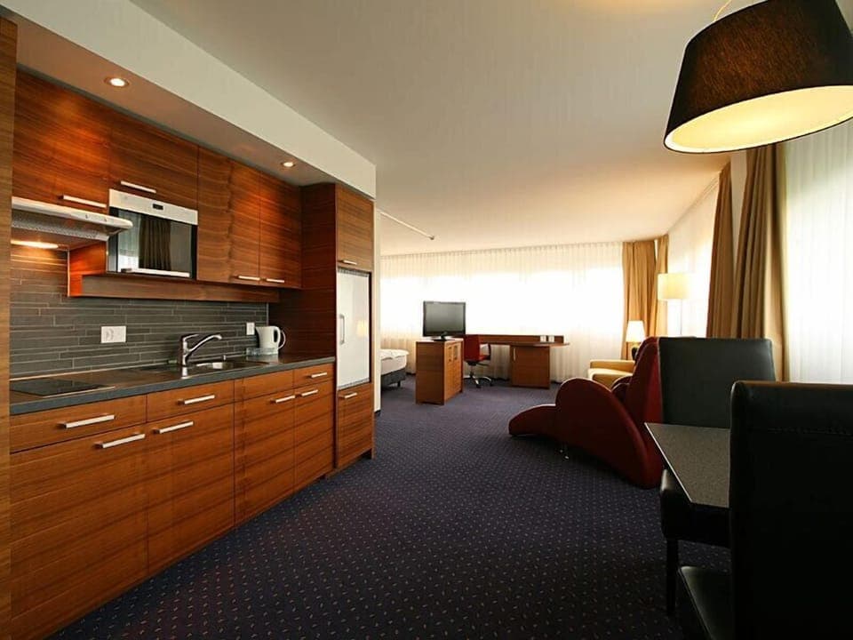 Junior Suite | Private kitchen | Coffee/tea maker, electric kettle