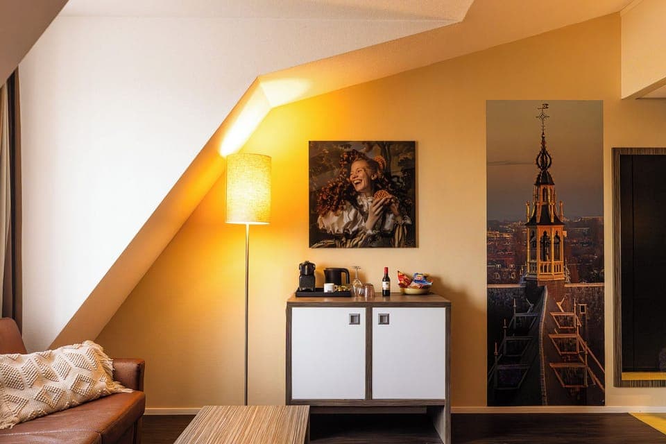 Suite, 1 Double Bed, Non Smoking, Bathtub | Egyptian cotton sheets, premium bedding, in-room safe