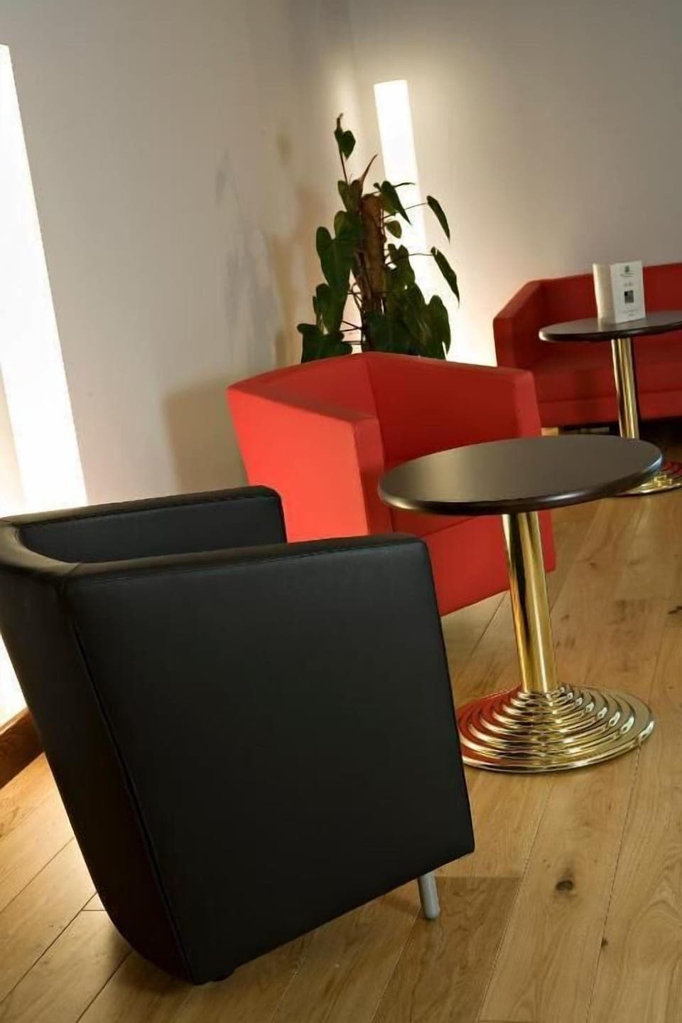 Breakfast and dinner served, French cuisine