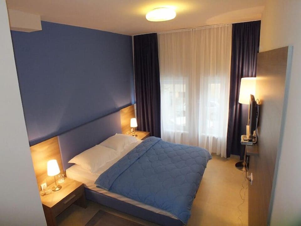 Double Room | Minibar, in-room safe, individually decorated, individually furnished