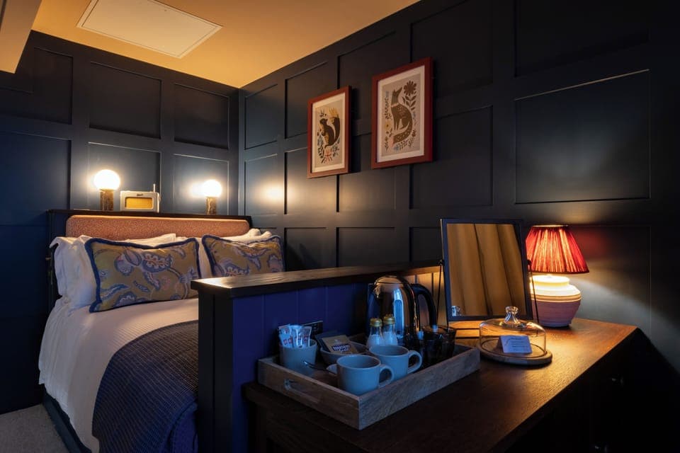 Snug | Premium bedding, in-room safe, desk, soundproofing