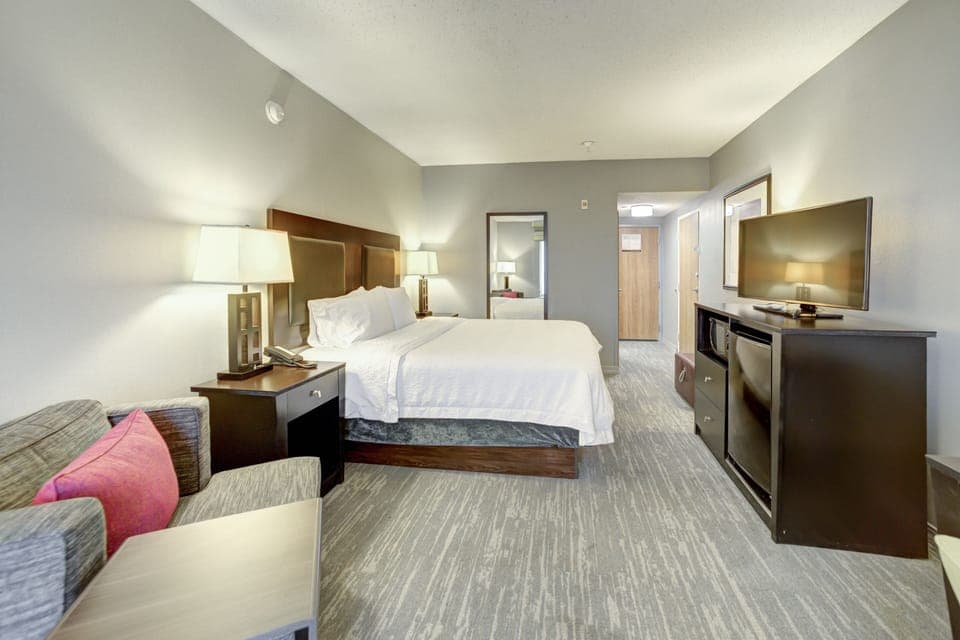 Study 1 King w/Sofabed | Premium bedding, desk, laptop workspace, blackout drapes