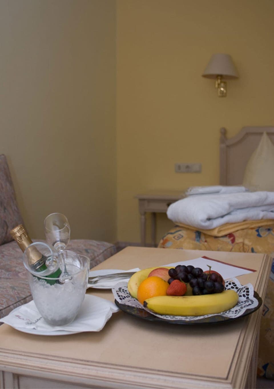 Junior Suite | Hypo-allergenic bedding, in-room safe, desk, blackout drapes