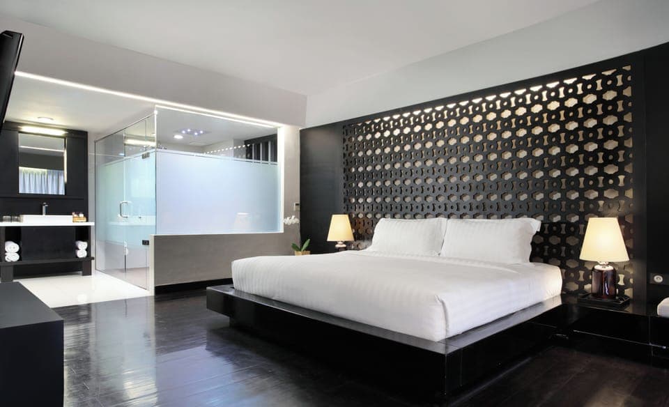 Penthouse | Premium bedding, minibar, in-room safe, desk