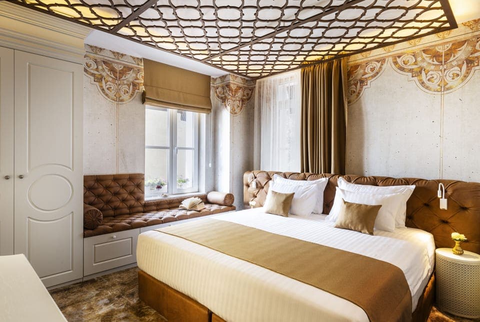 Premium Room | Hypo-allergenic bedding, minibar, in-room safe, individually decorated