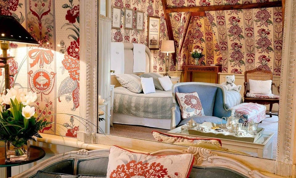 Suite, Sea View | Minibar, in-room safe, individually decorated, individually furnished