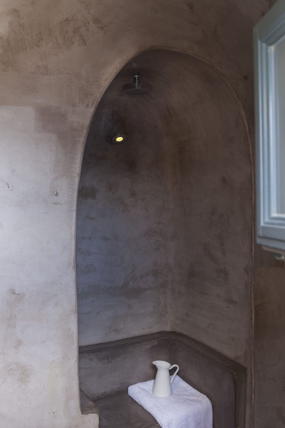 Fisherman's Cave House | Bathroom | Shower, free toiletries, hair dryer, bathrobes