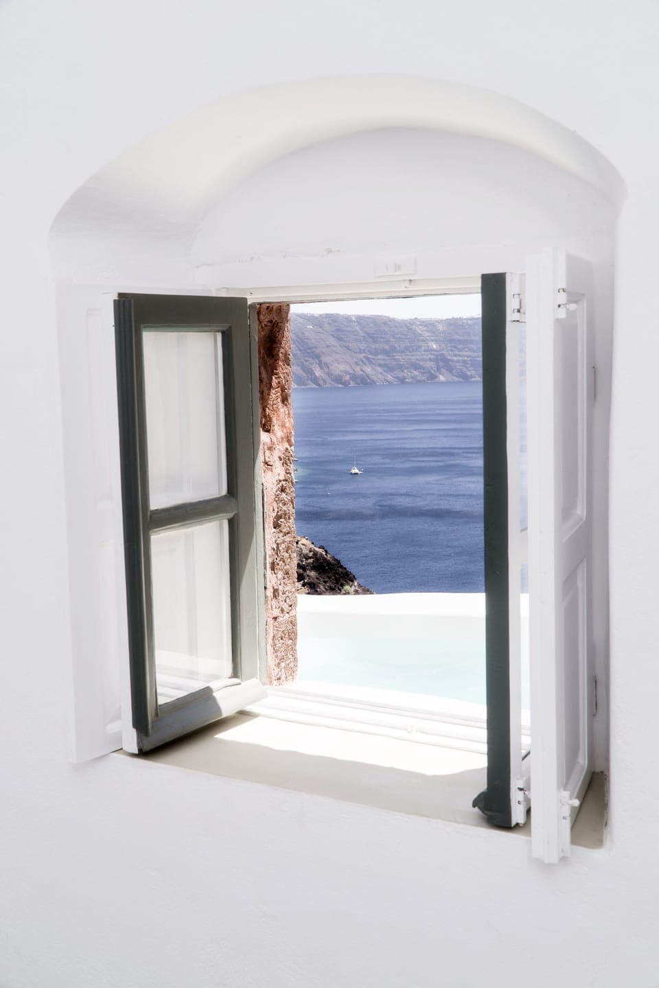 The Volcano Cave House | Minibar, in-room safe, individually decorated, individually furnished