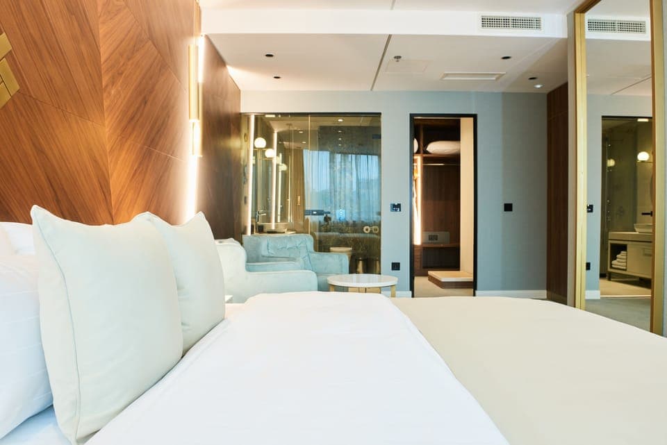 Superior Double Room | Minibar, in-room safe, desk, blackout drapes