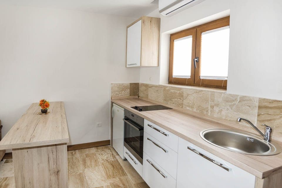 Basic Apartment | Private kitchen