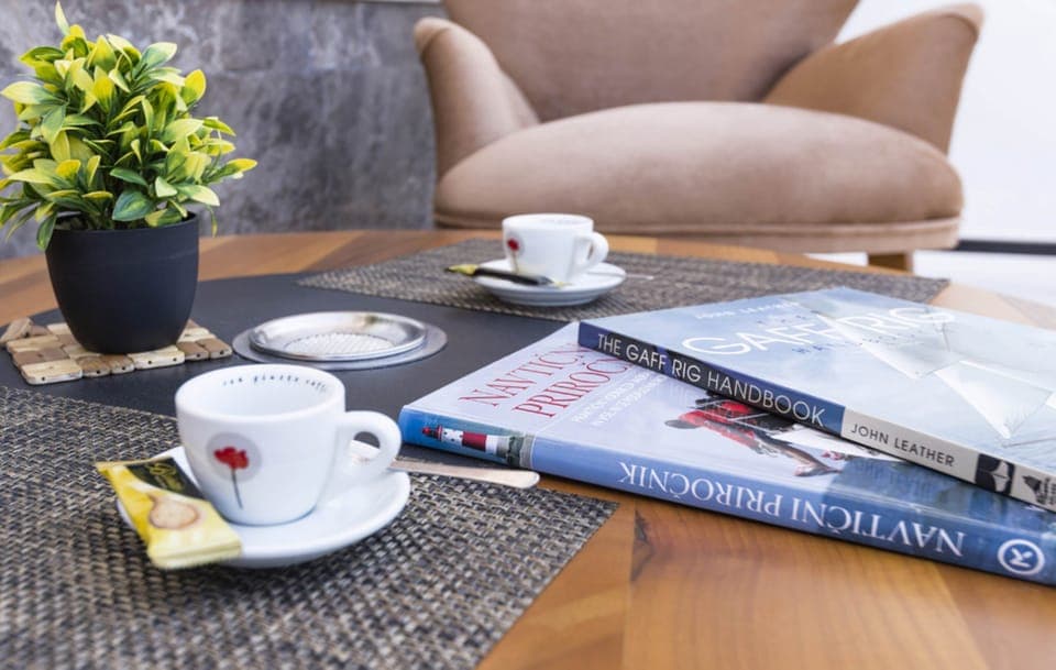 Basic Apartment | Terrace/patio