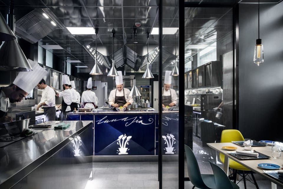 Breakfast, lunch, dinner served; Italian cuisine 