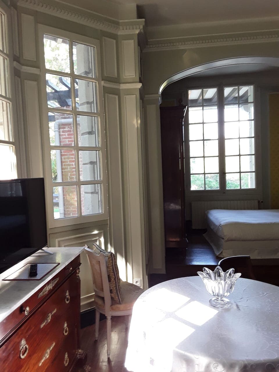 Family Room (La Queen Yvonne) | Premium bedding, down comforters, Tempur-Pedic beds