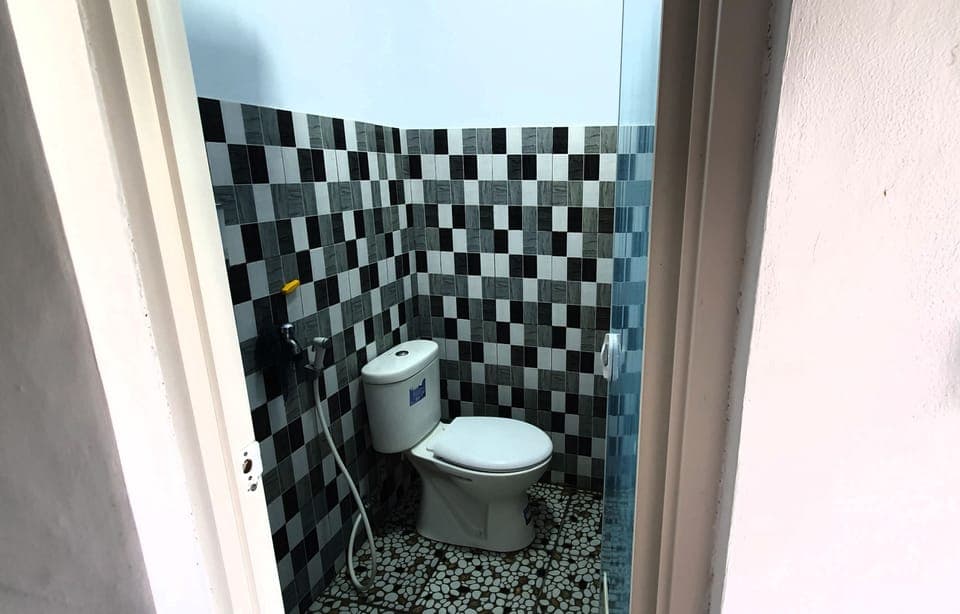 Basic Shared Dormitory, Mixed Dorm, Kitchen | Bathroom | Shower, towels, soap, shampoo