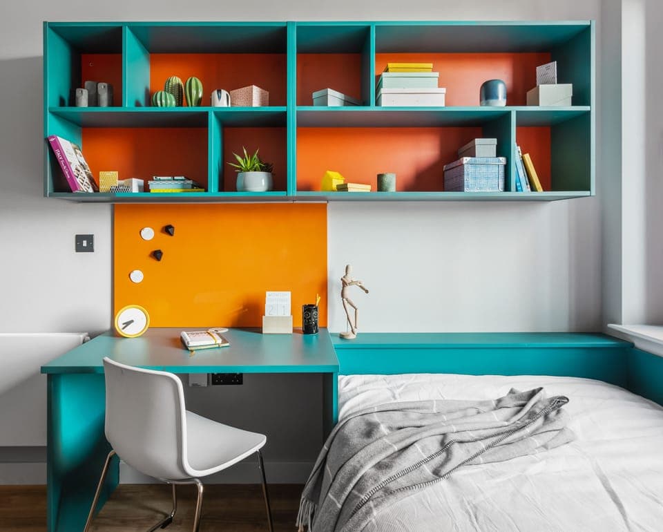 Desk, laptop workspace, iron/ironing board, free WiFi