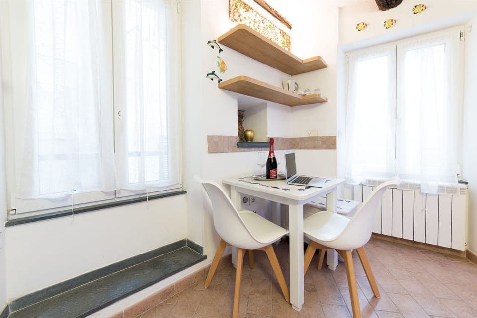 Deluxe Double Room | Hypo-allergenic bedding, in-room safe, desk, laptop workspace