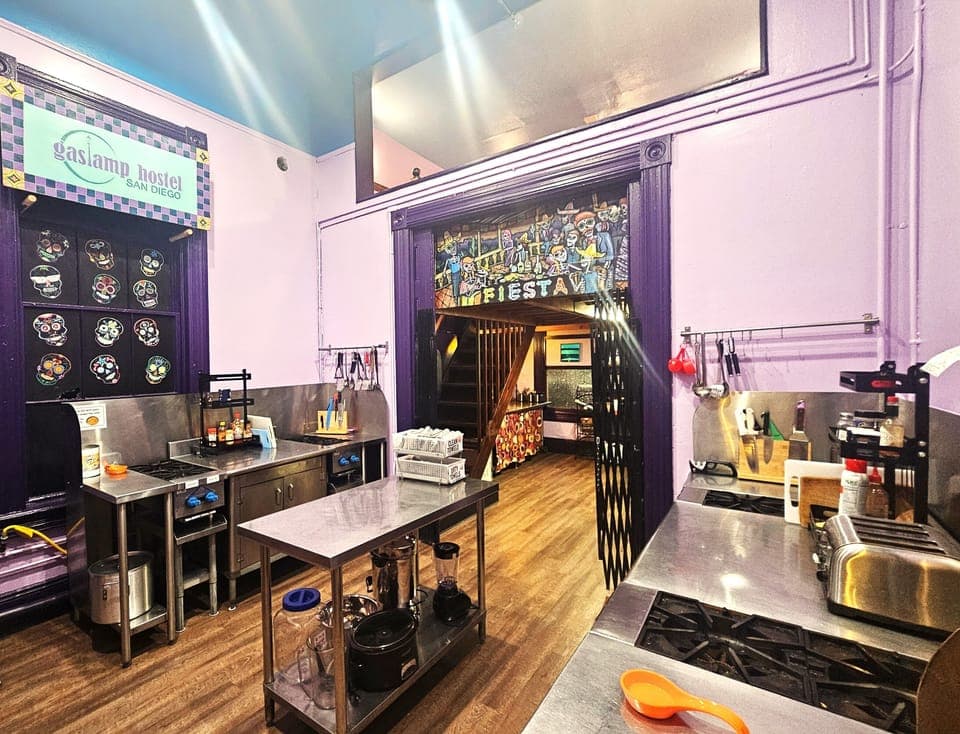 Standard Quadruple Room, Mixed Dorm | Shared kitchen facilities | Shared fridge, microwave, stovetop, toaster