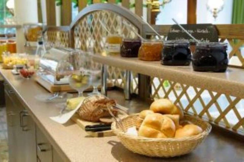 Daily buffet breakfast (EUR 8.5 per person)