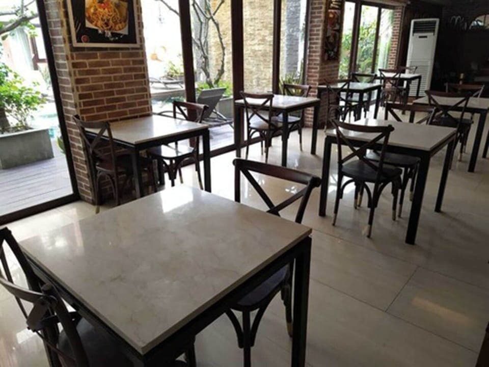 Breakfast, lunch, dinner served; pool views