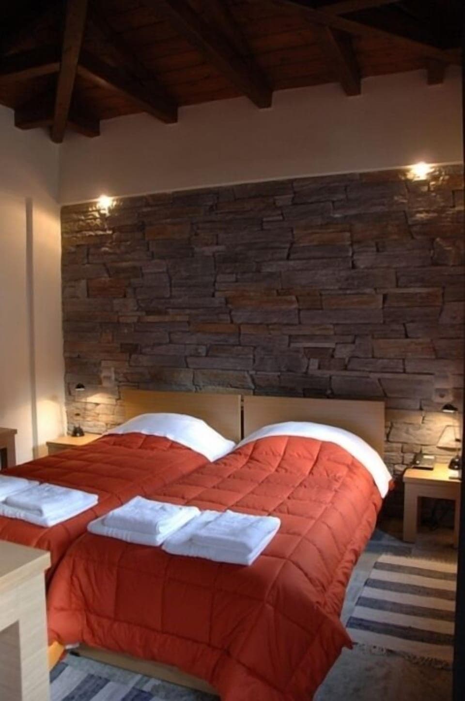 Deluxe Double Room, 2 Twin Beds, Non Smoking, Mountain View | In-room safe, desk, blackout drapes, soundproofing