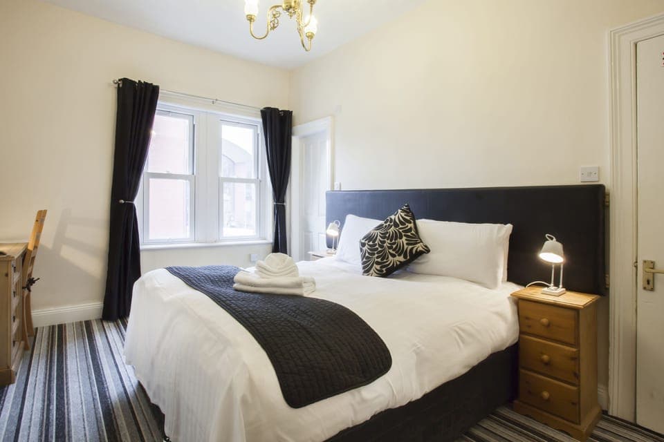 Standard Double Room, Ensuite | Premium bedding, pillowtop beds, individually decorated