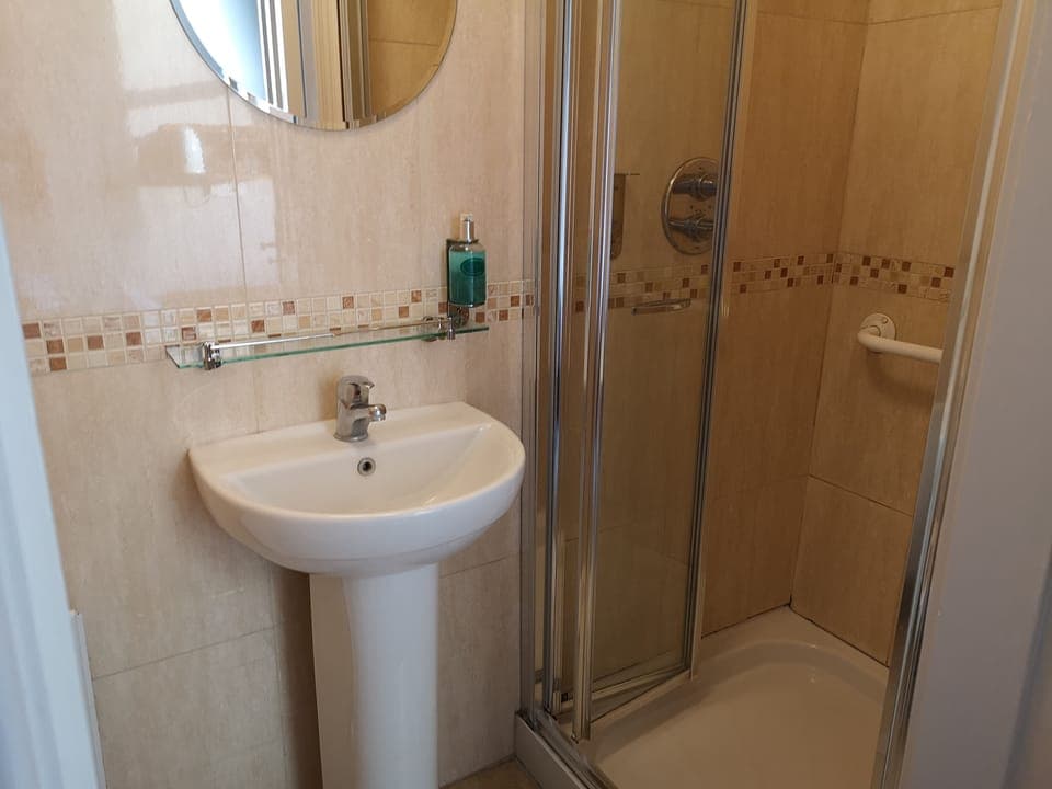 Standard Double Room, Accessible, Ensuite | Bathroom