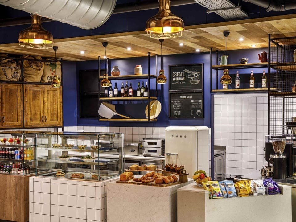 Lunch and dinner served