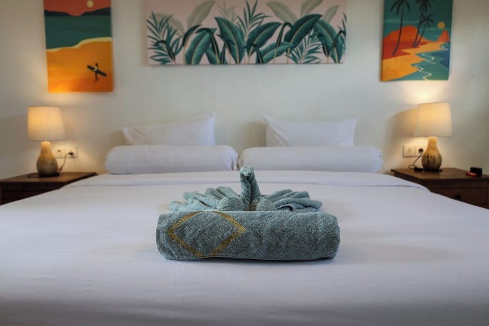 Grand Room, 1 King Bed | Free WiFi, bed sheets